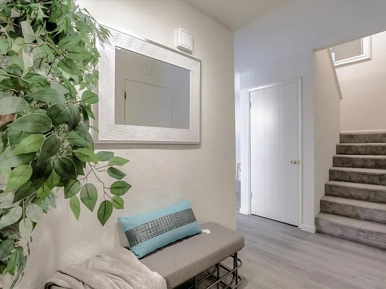 139 Brenton Ct — Photo 10