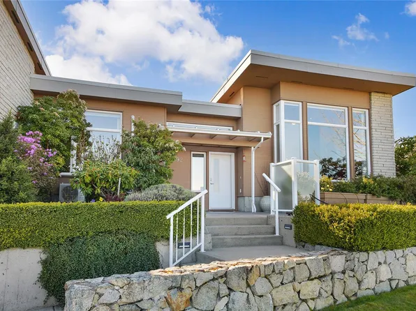 5392 Sayward Hill Cres, Saanich, BC V8Y 3H8