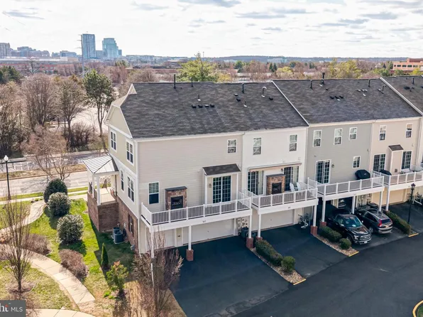 567 Van Buren St, Herndon, VA 20170