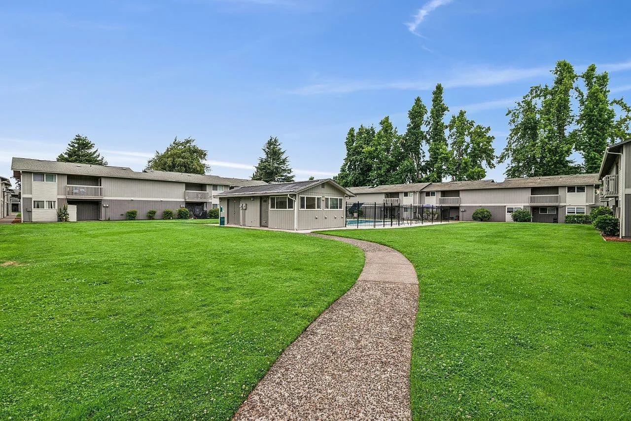 Sequoia Apartments — Photo 4