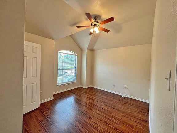 2nd image of 1425 Kingfisher Dr