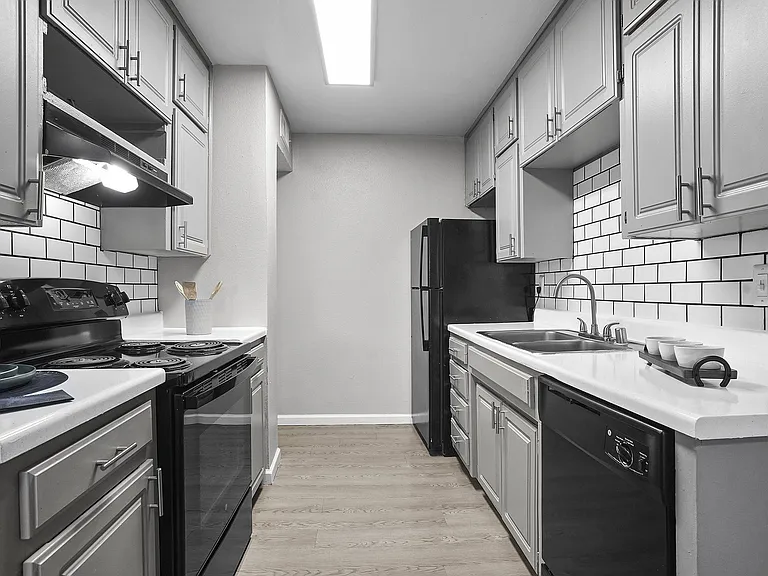 Paso Oeste Apartments — Photo 8