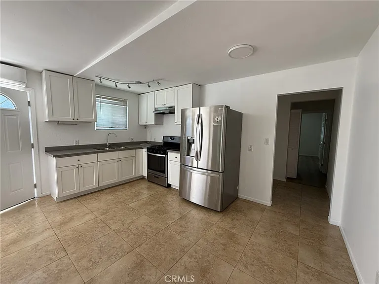 7320 Lindley Ave — Photo 4
