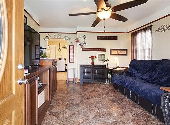 4th image of 885 West Dr