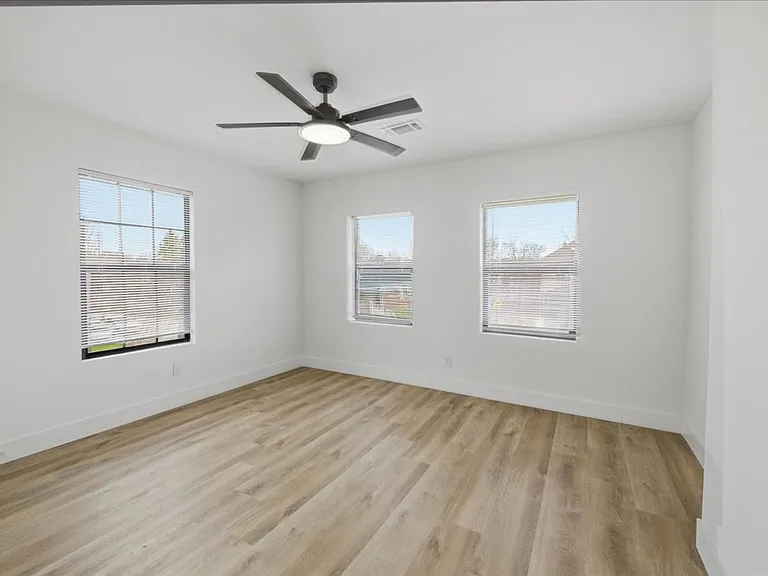 1038 N Parker Ave — Photo 11
