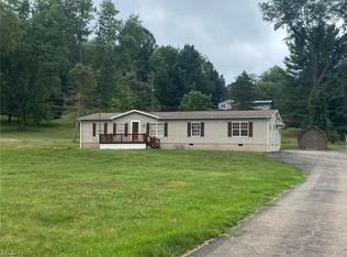 2120 Sunset Dr NE, New Philadelphia, OH 44663