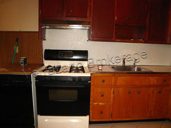 2nd image of 76 Bay 26th St Floor 2