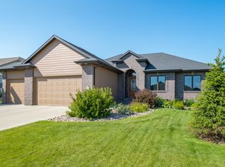 909 N Archer Dr, Sioux Falls, SD 57103