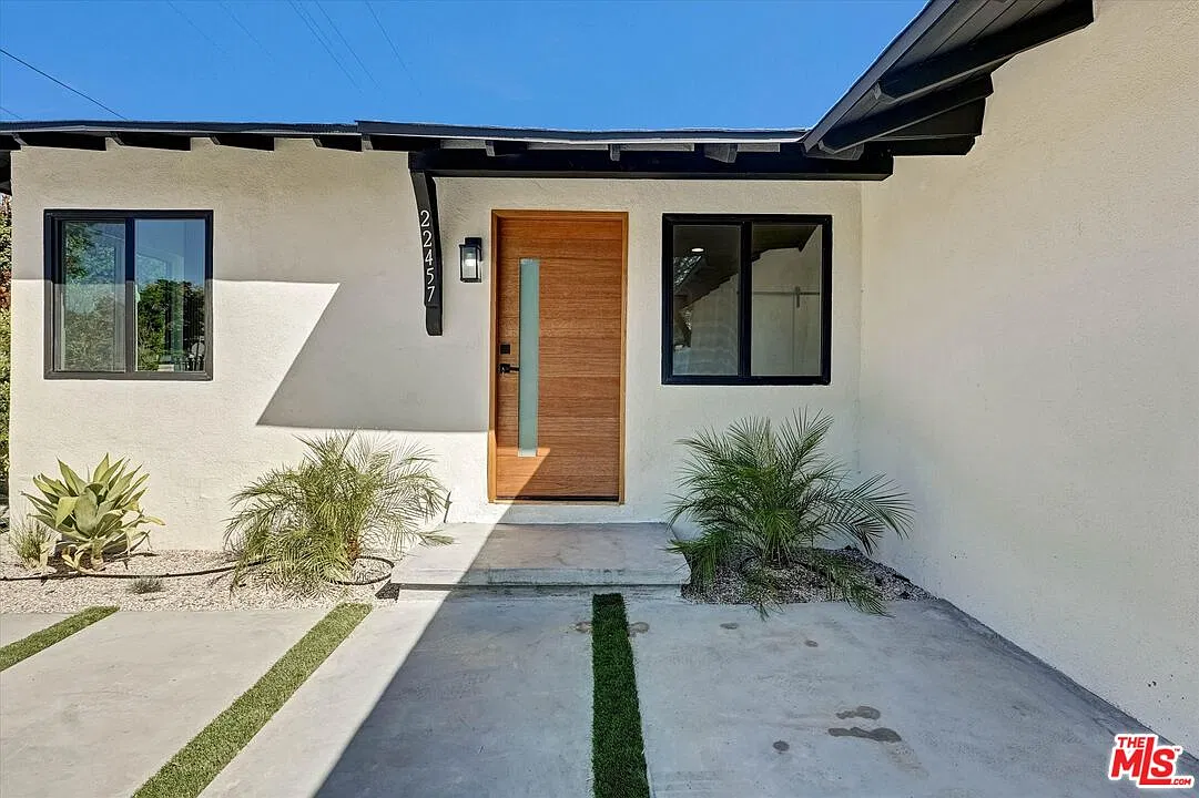 3 bed, 2.5 bath, 1200 sqft, $4,799 — Photo 3