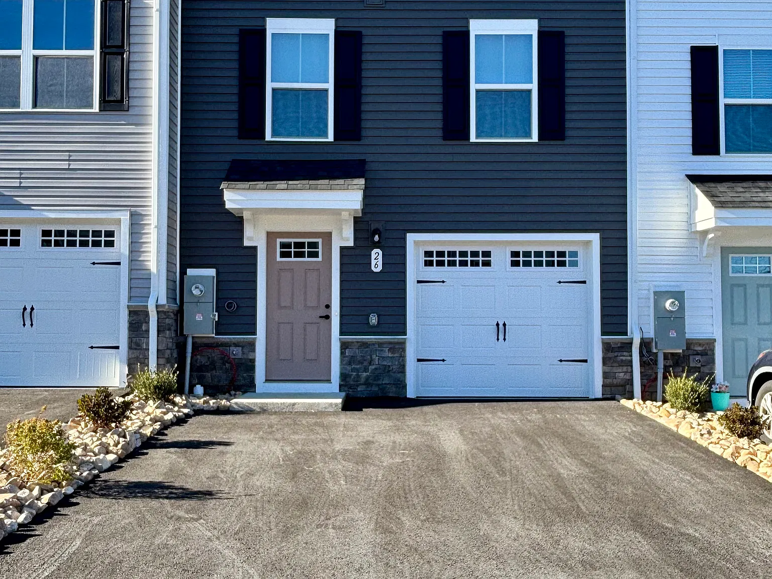 3 bed, 2.5 bath, 1577 sqft, $1,895 — Photo 1