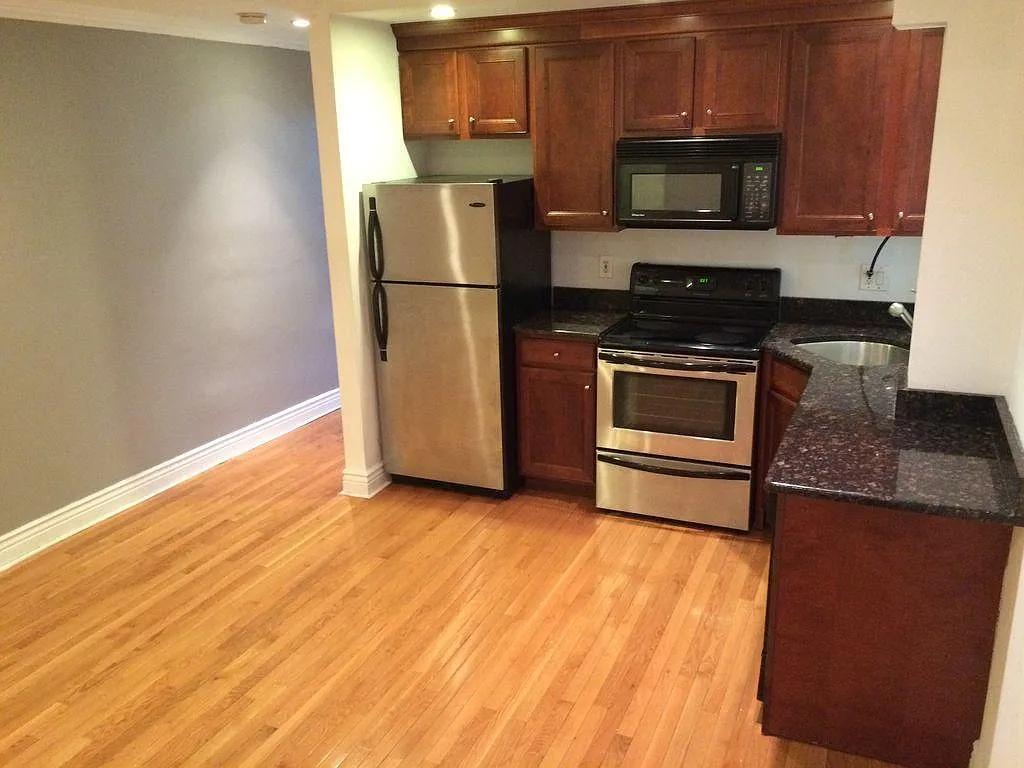 Kitchen - 1910 Fairmount Ave #B
