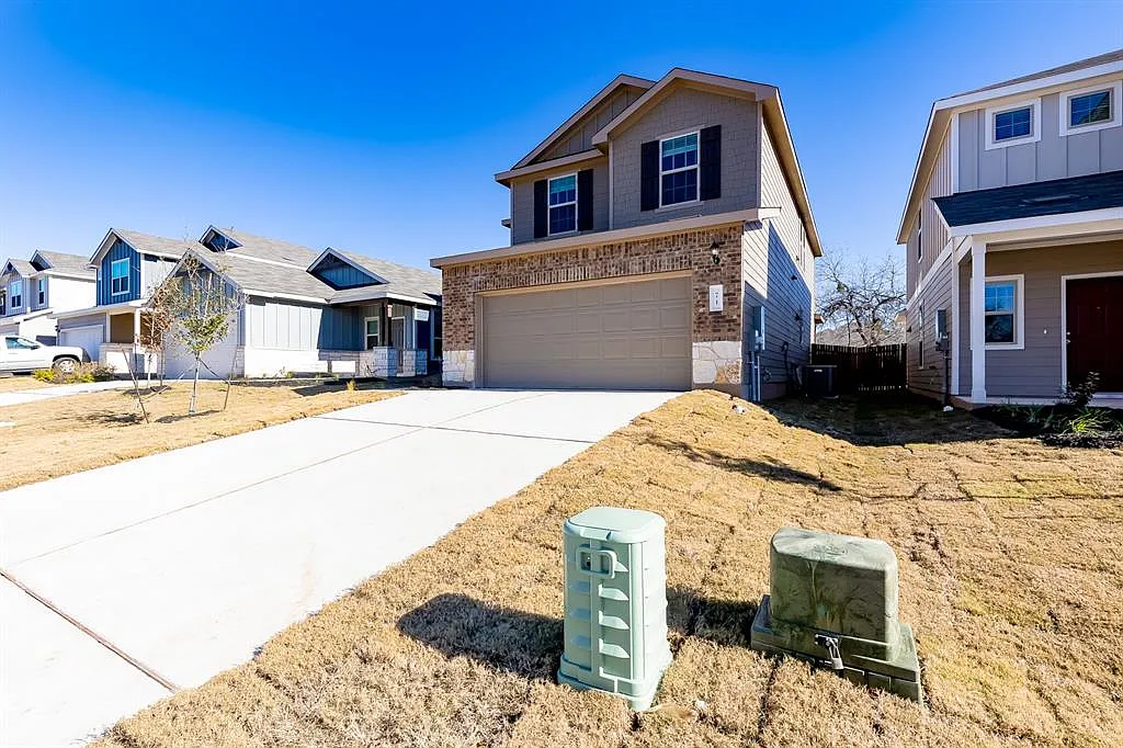 3 bed, 2.5 bath, 2085 sqft, $2,000 — Photo 3