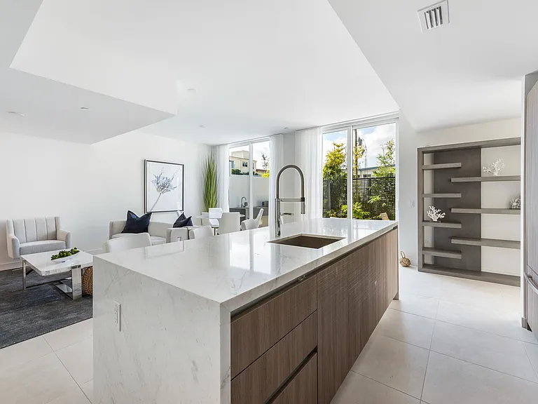 401 N Birch Rd #Townhouse 1 — Photo 12