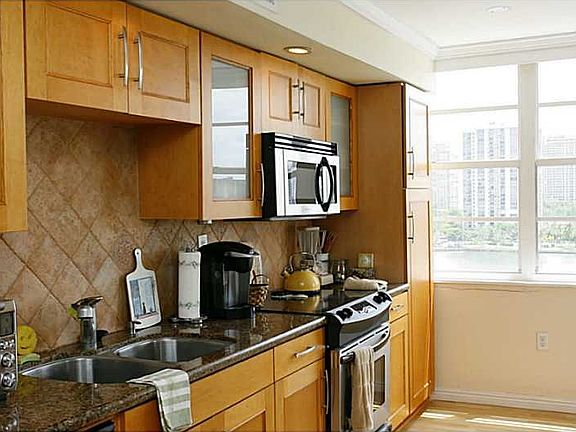 4th image of 18081 Biscayne Blvd APT 1104-4