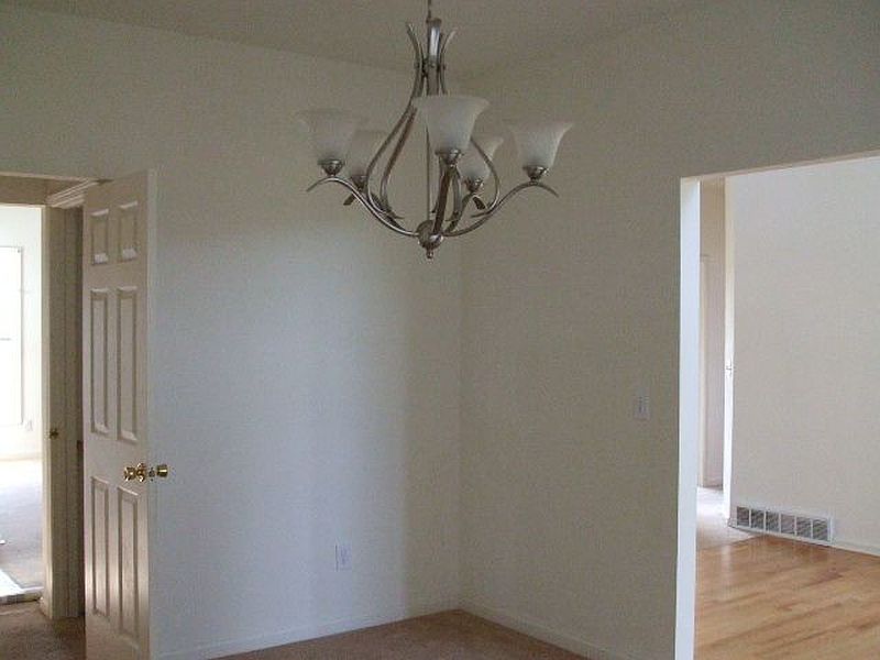 4th image of 172 SCHUURMAN Road