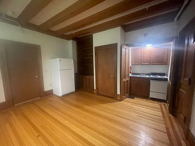 25 Bartlett Ave — Photo 6