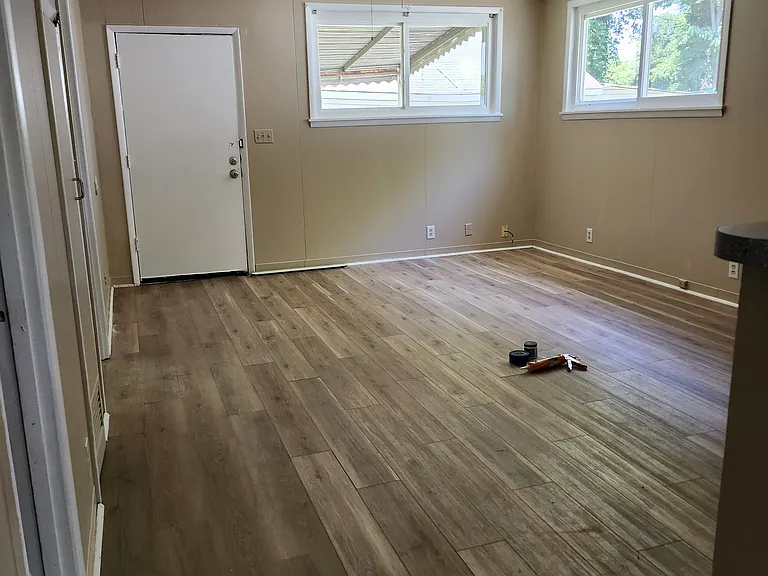 4823 Broadway Ave — Photo 10