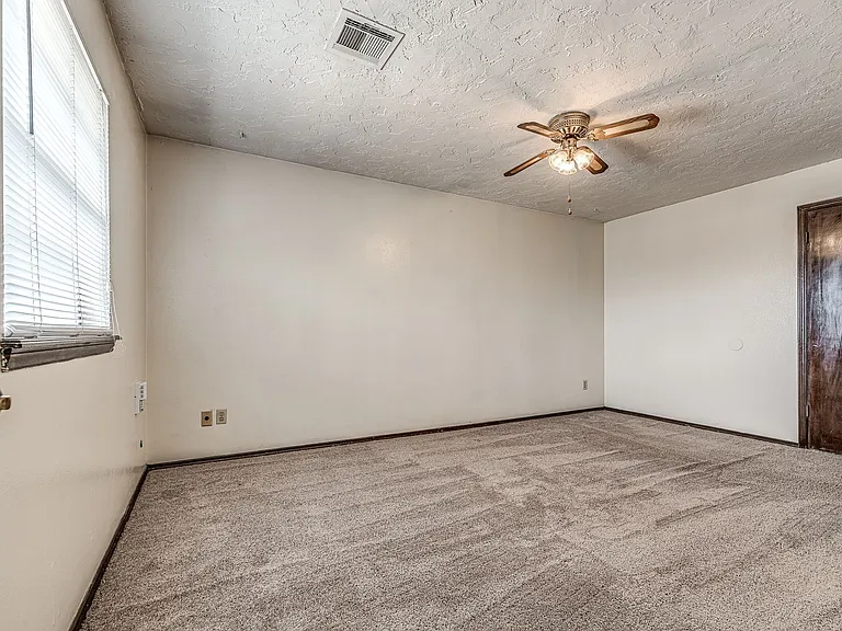 4132 NW 36th St — Photo 11