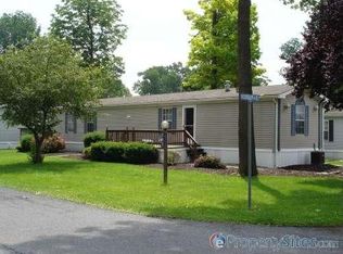 302 Woodsbluff Ct S, Bath, PA 18014