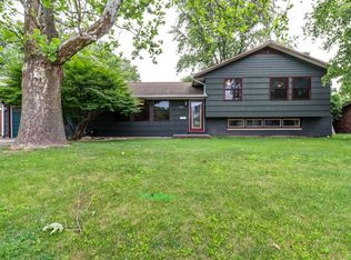 1902 Golfview Dr, Urbana, IL