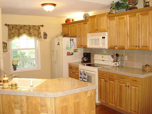 3rd image of 1212 Green Meadows Dr