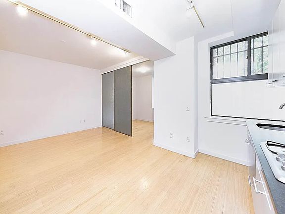5th image of 43 Avenue C APT 1B