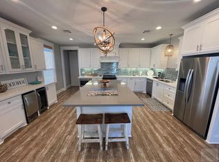 961 Gulf Rd, Crystal Beach, TX 77650