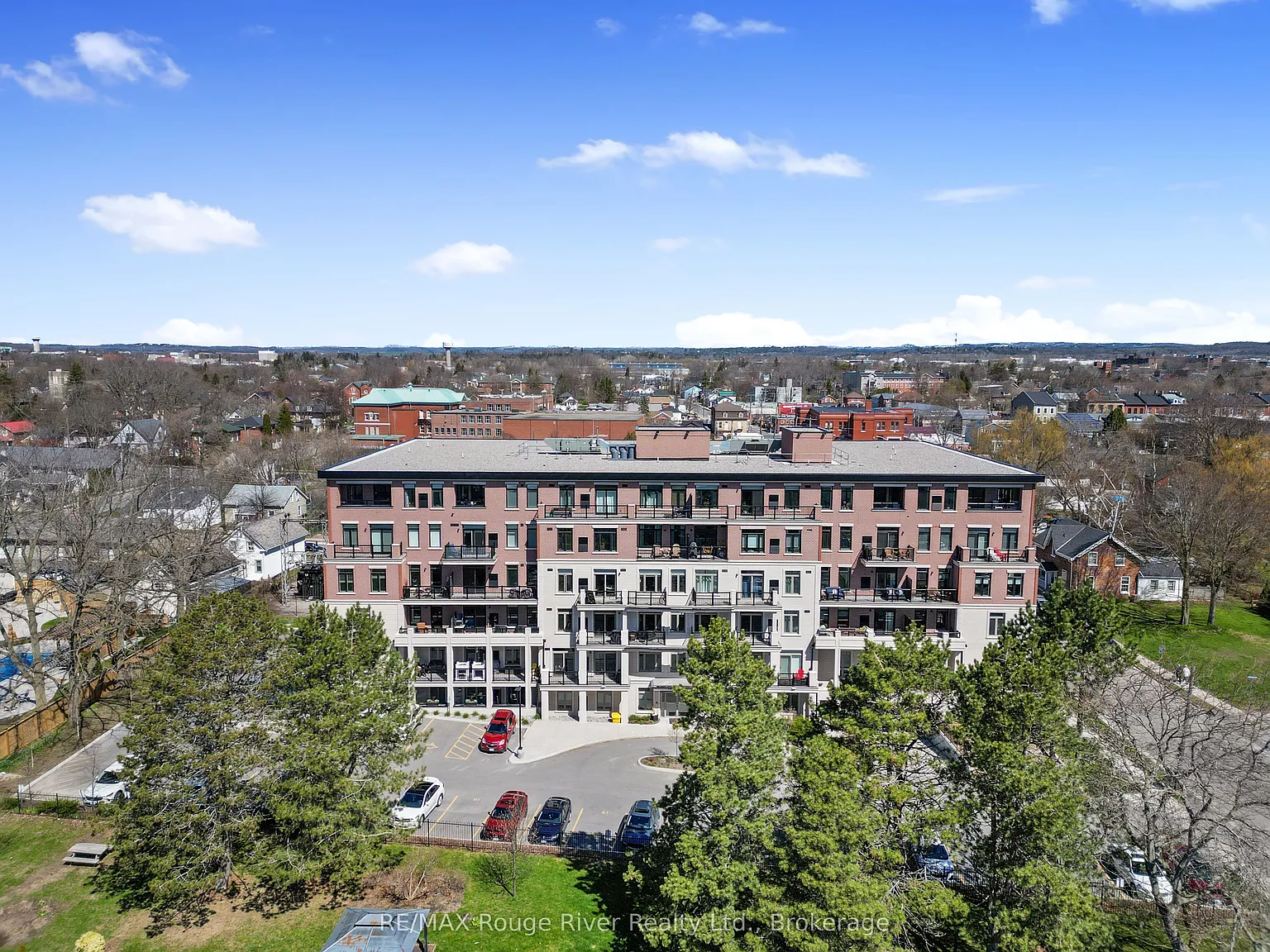 HarbourBreezeCondos — Photo 2