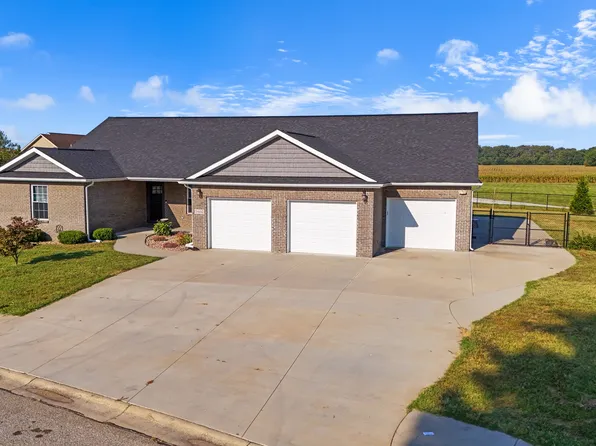 1604 E Bell Ford Dr, Seymour, IN 47274