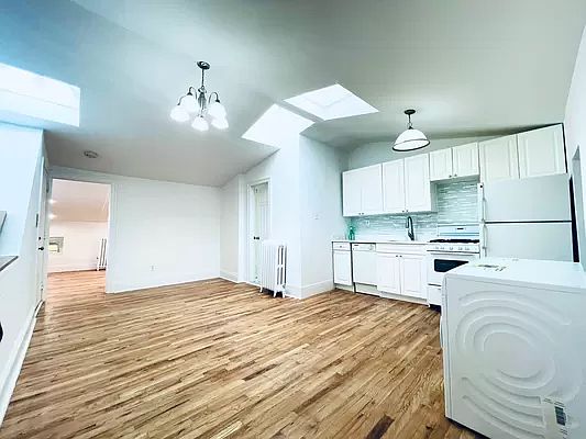 3rd image of 51 7th Ave