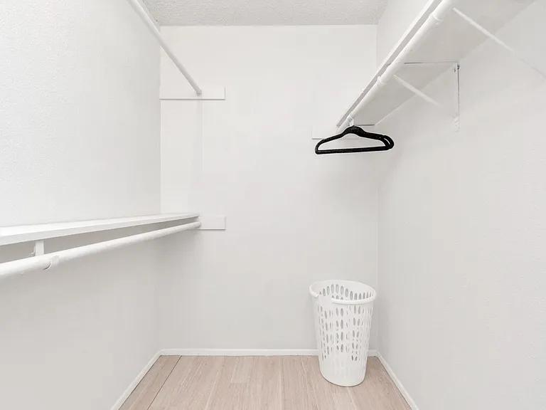 5837 Sunforest Dr — Photo 19