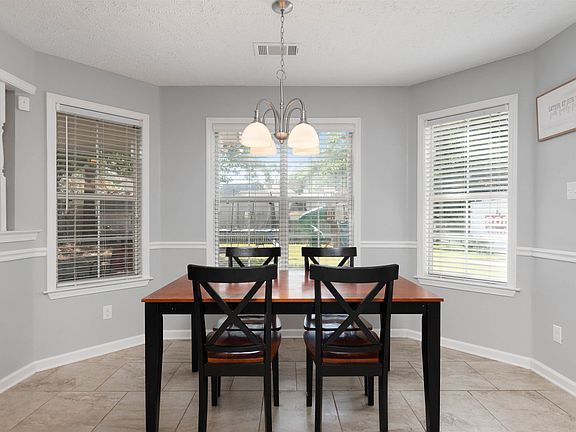 4th image of 1405 River Bank Dr