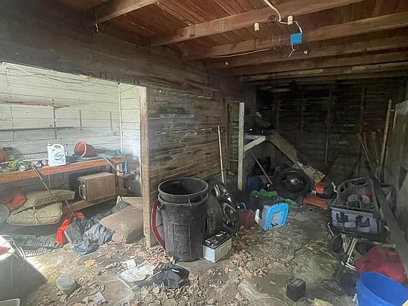4th image of 212 Center St