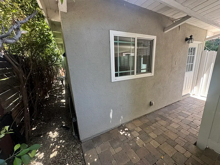 17333 Emelita St — Photo 9