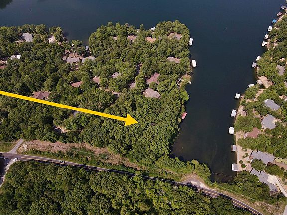 3rd image of 15 Delavega Cir