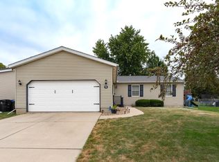 52 Ventnor Ave, Bloomington, IL 61701