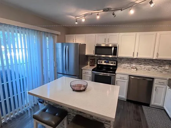 1198 Highpoint Curv, Shakopee, MN 55379