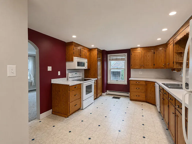 124 E Church St — Photo 7