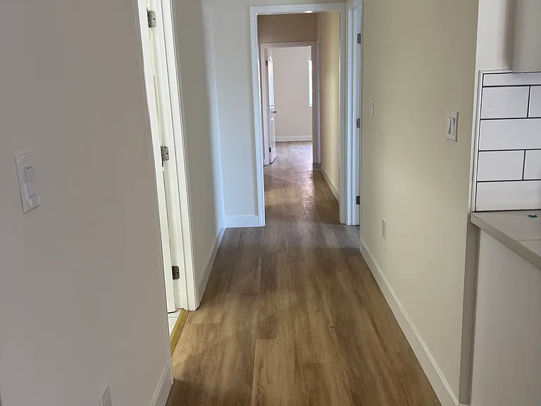1611 1/2 Oak St — Photo 2