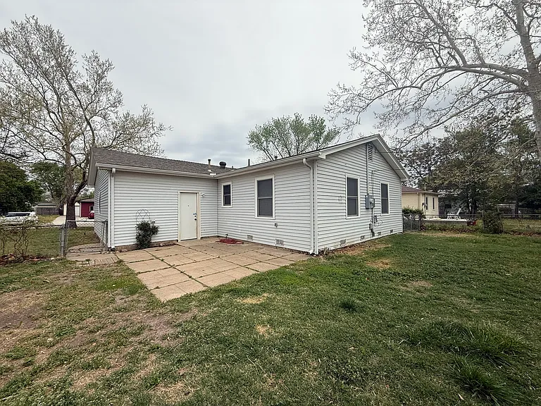 2421 W Lydia Ave — Photo 10