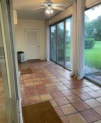 4th image of 3141 N Palm Aire Dr #1