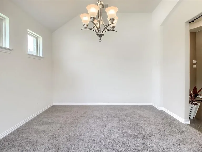 2813 Waterson St — Photo 11