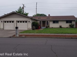 1422 Lawnridge Ave, Springfield, OR 97477