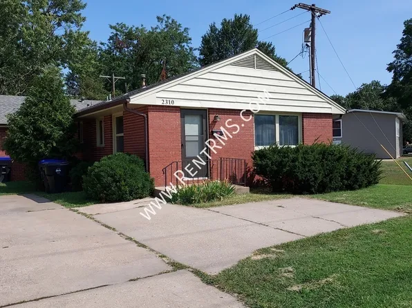 2310 SW Fairlawn Rd, Topeka, KS 66614