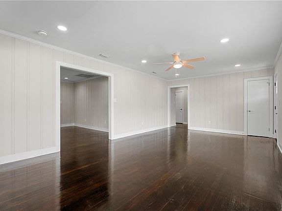 3rd image of 2762 Hillcrest Rd