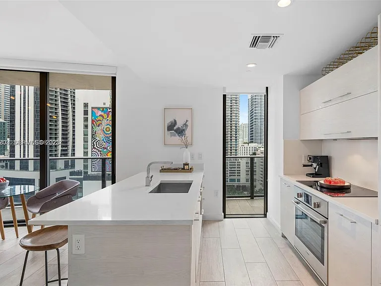 45 SW 9th St #1403 — Photo 5