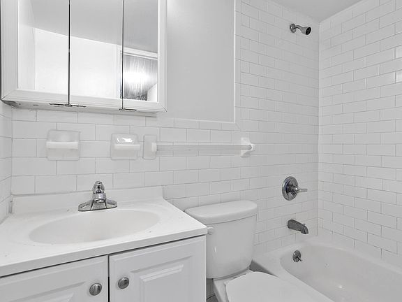 5th image of 88 Fulton St Unit 403