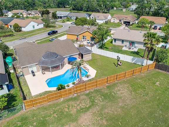3rd image of 2101 Opal Dr