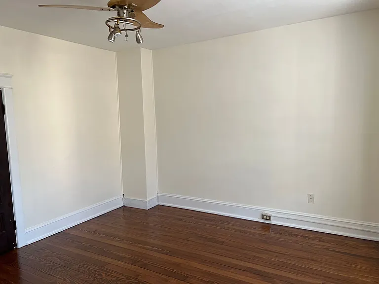 1320-1322 Chelsea Ave — Photo 26