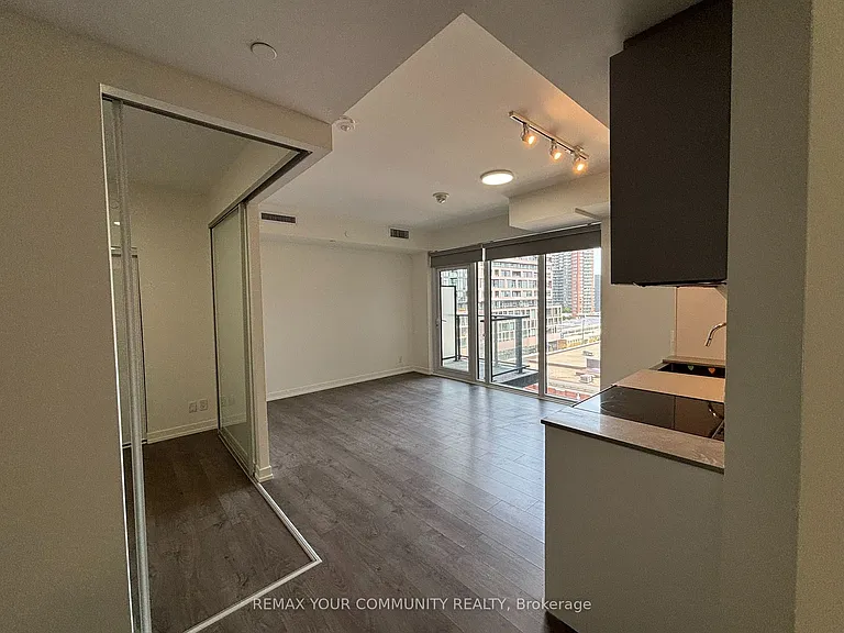 270 Dufferin St #601 — Photo 3